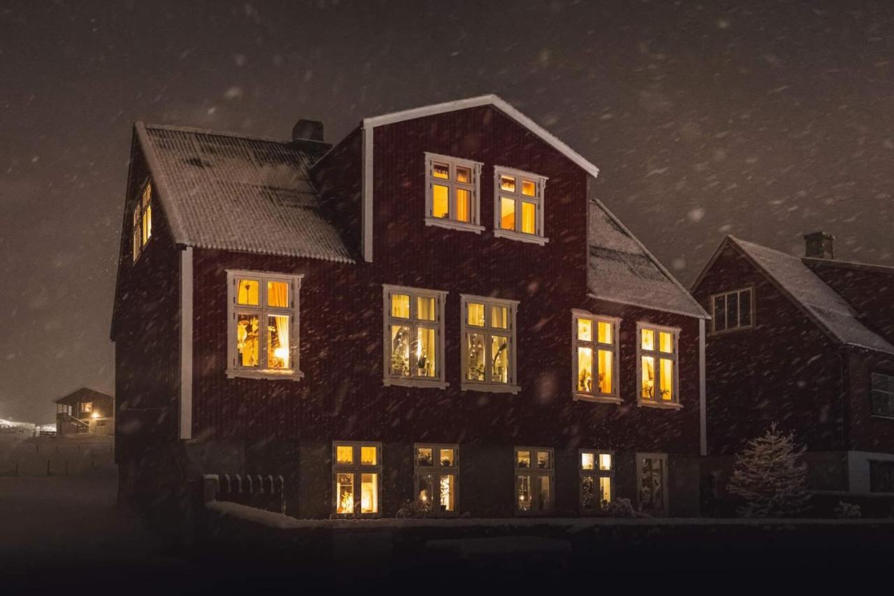 Heima I Stovu Hotell Hvalba Exteriör bild