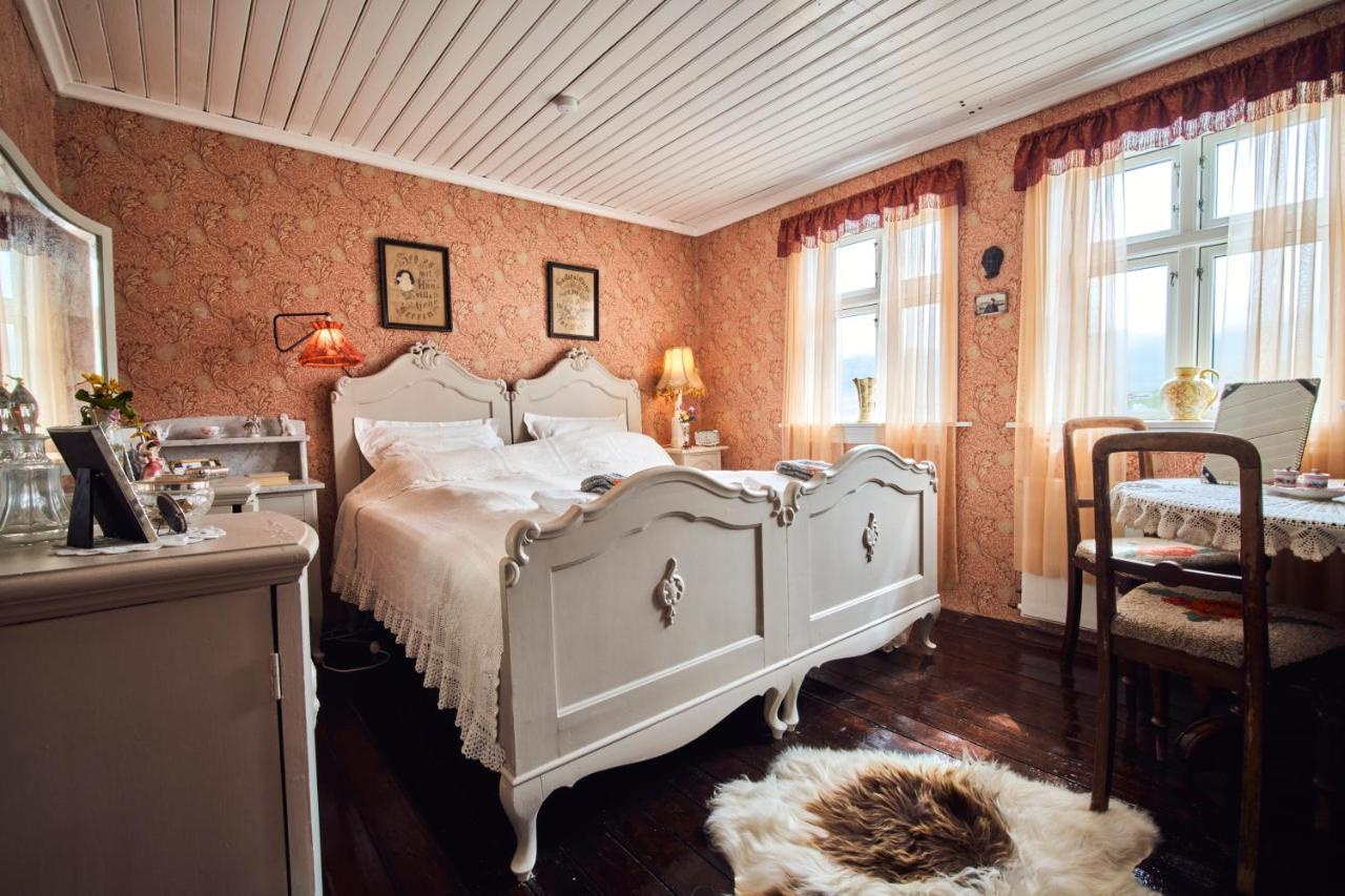 Heima I Stovu Hotell Hvalba Exteriör bild