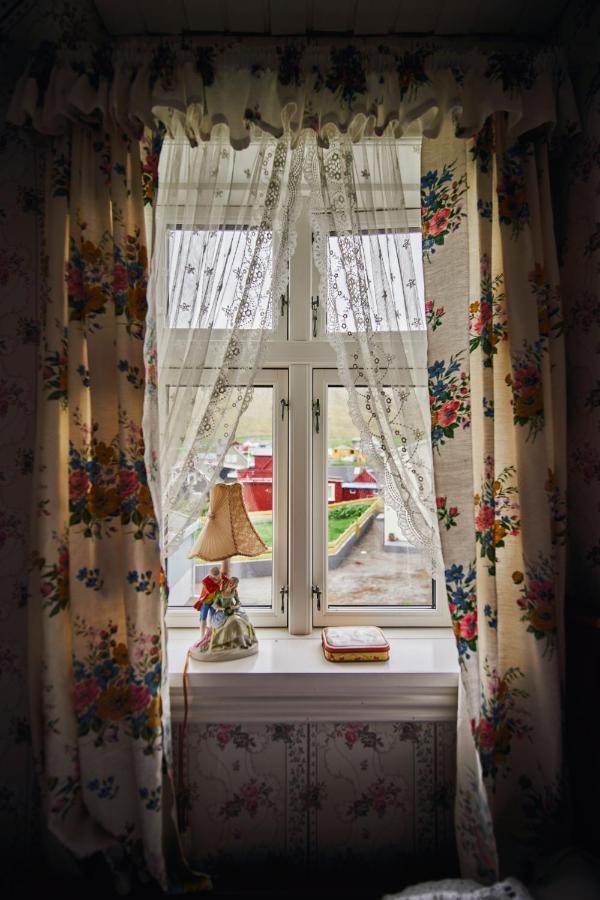 Heima I Stovu Hotell Hvalba Exteriör bild